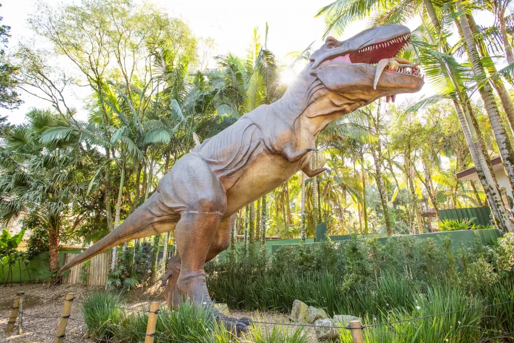 Brincadeiras de dinossauros: 12 atividades para divertir as crianças